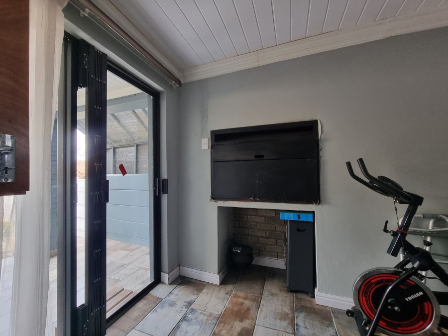6 Bedroom Property for Sale in Dana Bay Western Cape